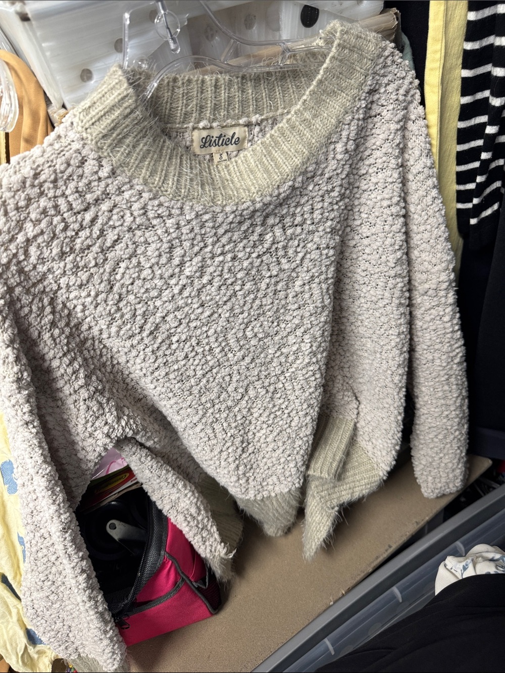 Listicle sweater small // 092351